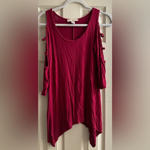 Women's Red Cold Shoulder Top - Picture 2 of 6